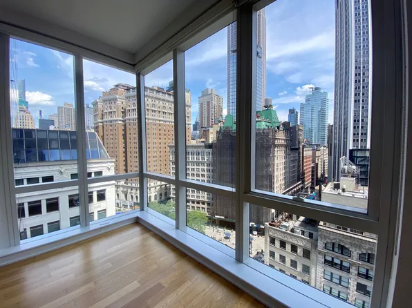 885 6th Ave APT 17D, New York, NY 10001