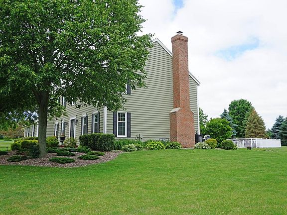 4th image of W267N6608 Lakeview Ct