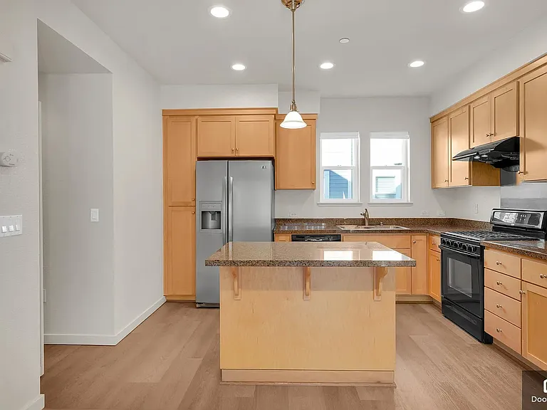 1905 Cambridge Dr — Photo 6