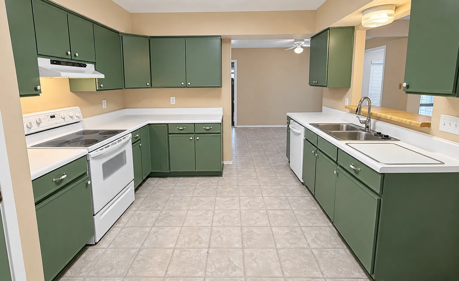 3 bed, 1694 sqft, $2,300 — Photo 2