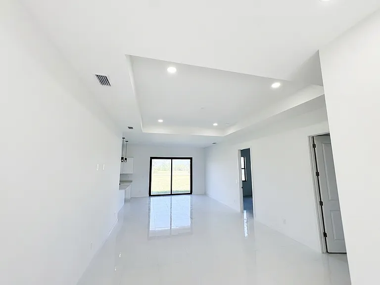 3032 NW 41st Ave — Photo 5