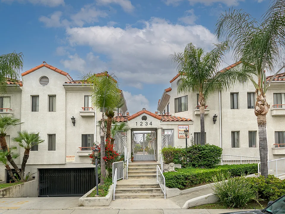 1234 Stanley Ave #104