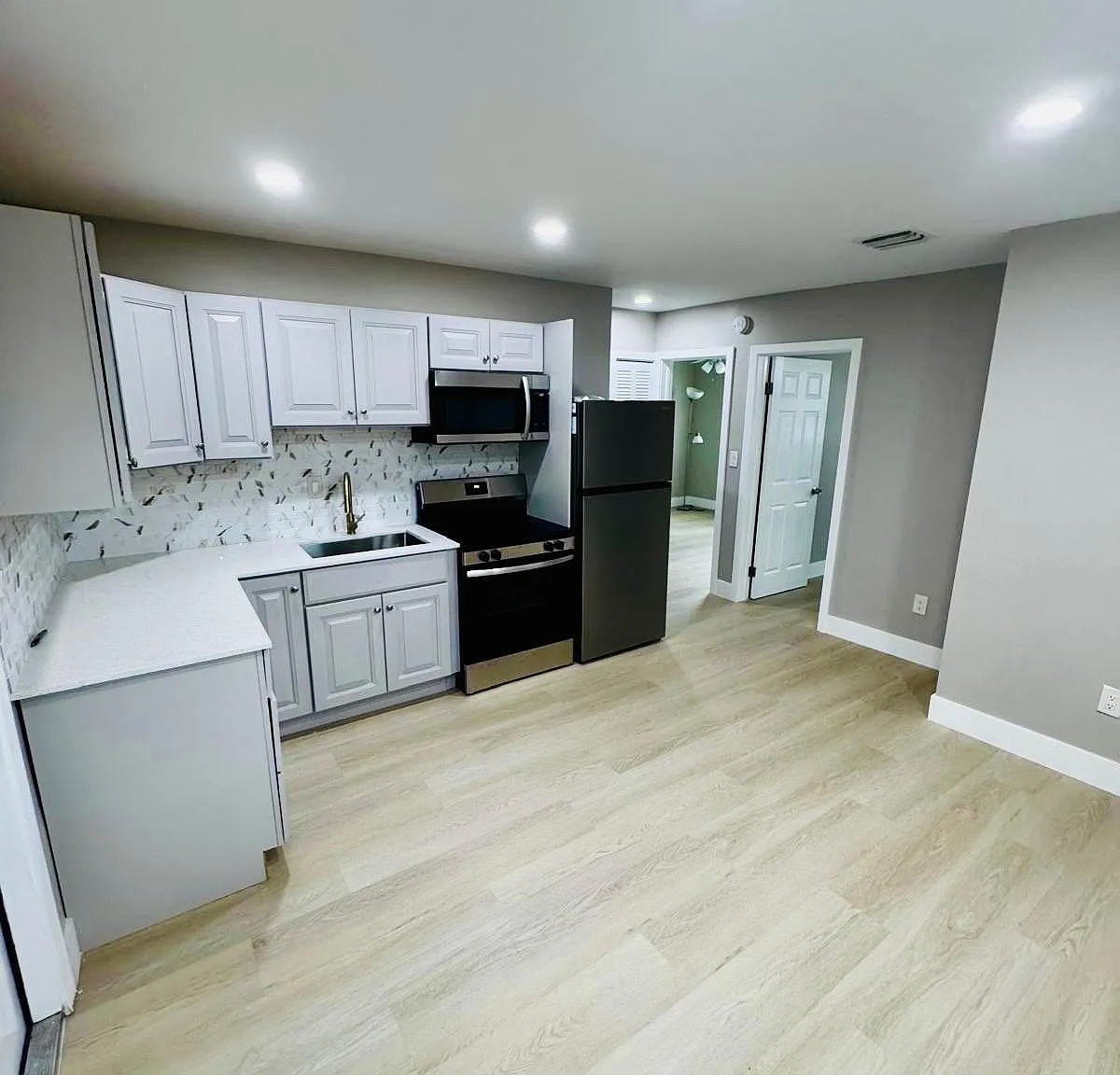 2 bed, 1.0 bath, 850 sqft, $2,350 — Photo 2