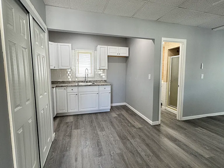 20 W Academy St #1 — Photo 2