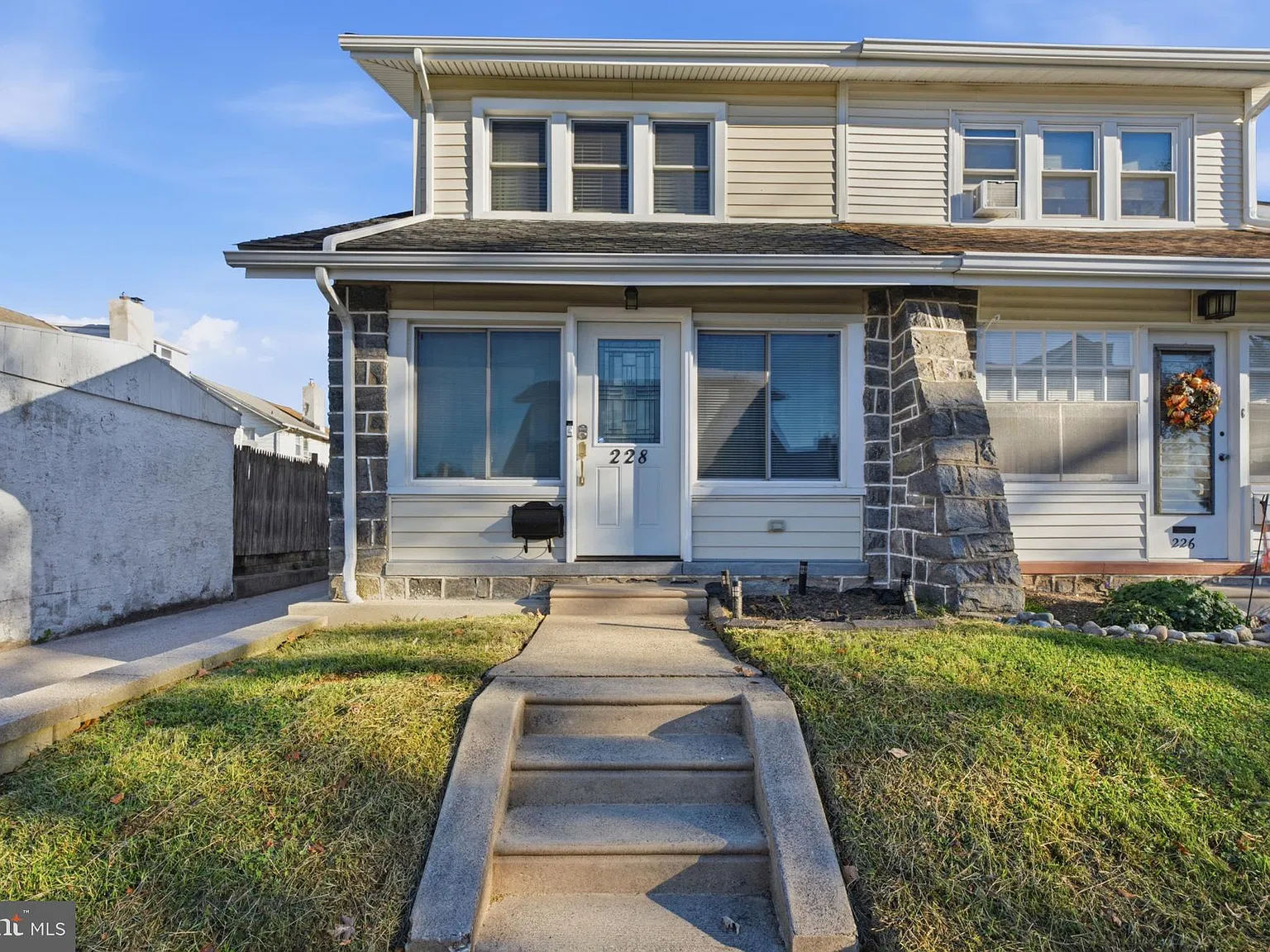 3 bed, 1.5 bath, 1804 sqft, $2,750 — Photo 1