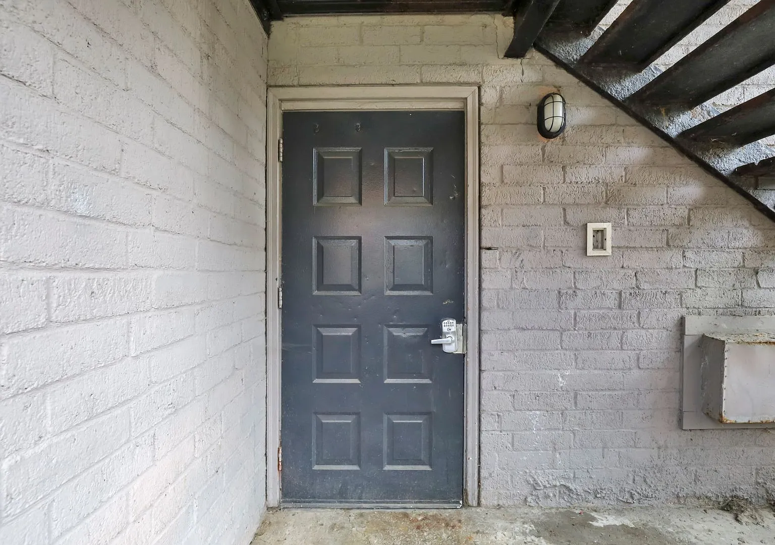 1581 E Mound St — Photo 1