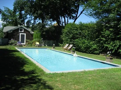 Cozy Cottage in Southampton Village — Photo 2