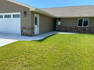 717 W Pine St, Mitchell, SD 57301