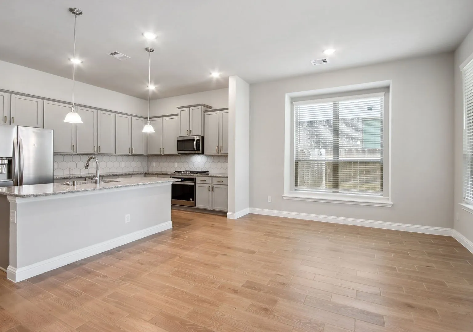 4 Bedroom Single Family near I45 behind HEB at Harpers Preserve — Photo 3