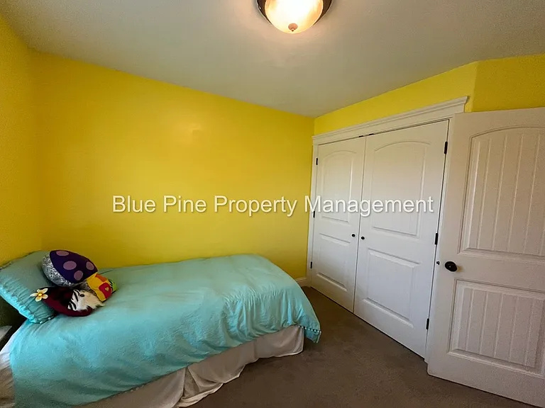 340 Chateau Dr #1 — Photo 17
