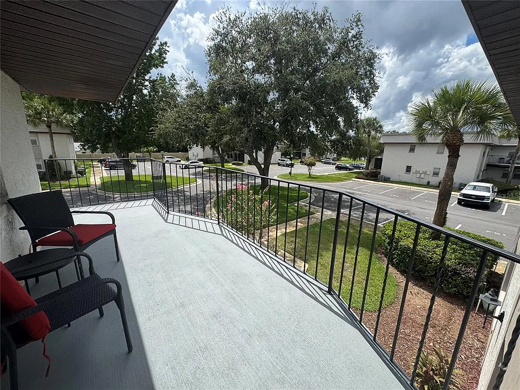 2 bed, 2.0 bath, 918 sqft, $1,750 — Photo 4