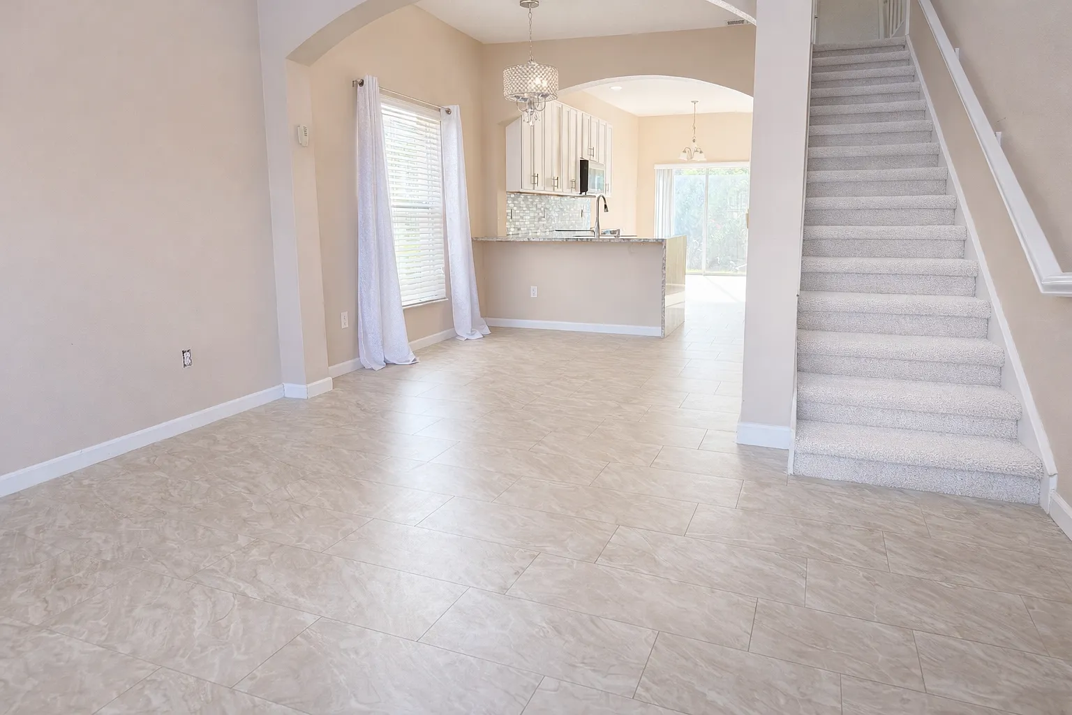 4 bed, 2.5 bath, 2004 sqft, $850 — Photo 3