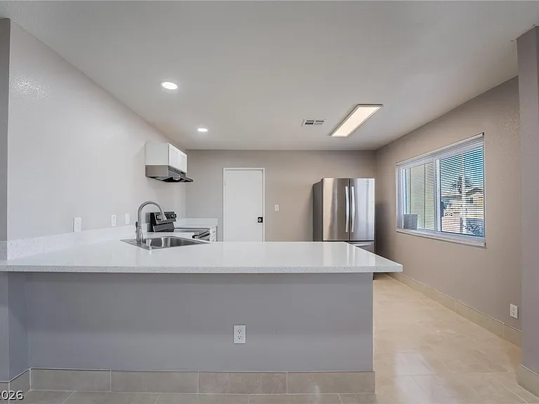 5279 Vicksburg Ave — Photo 10