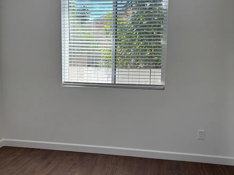 5263 Pirotte Dr — Photo 6