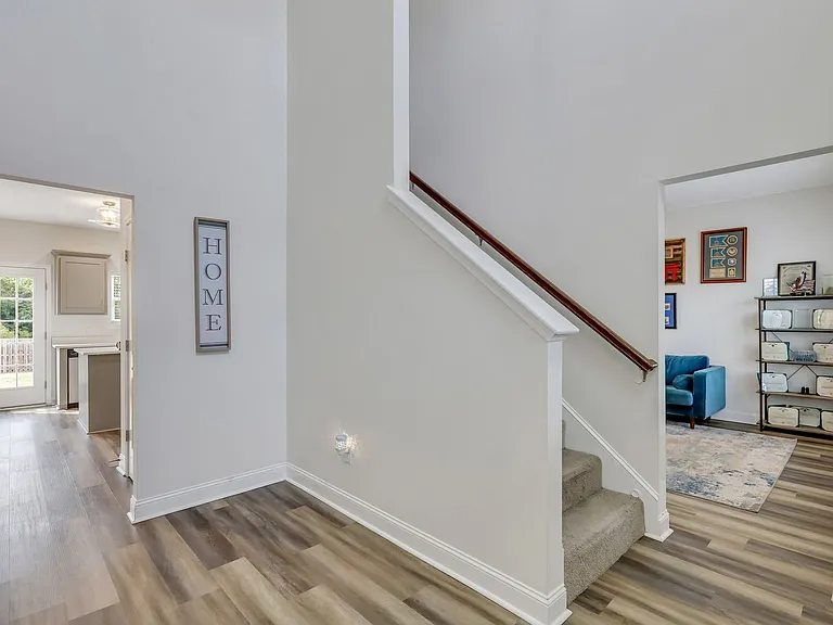 487 Meloney Dr — Photo 4
