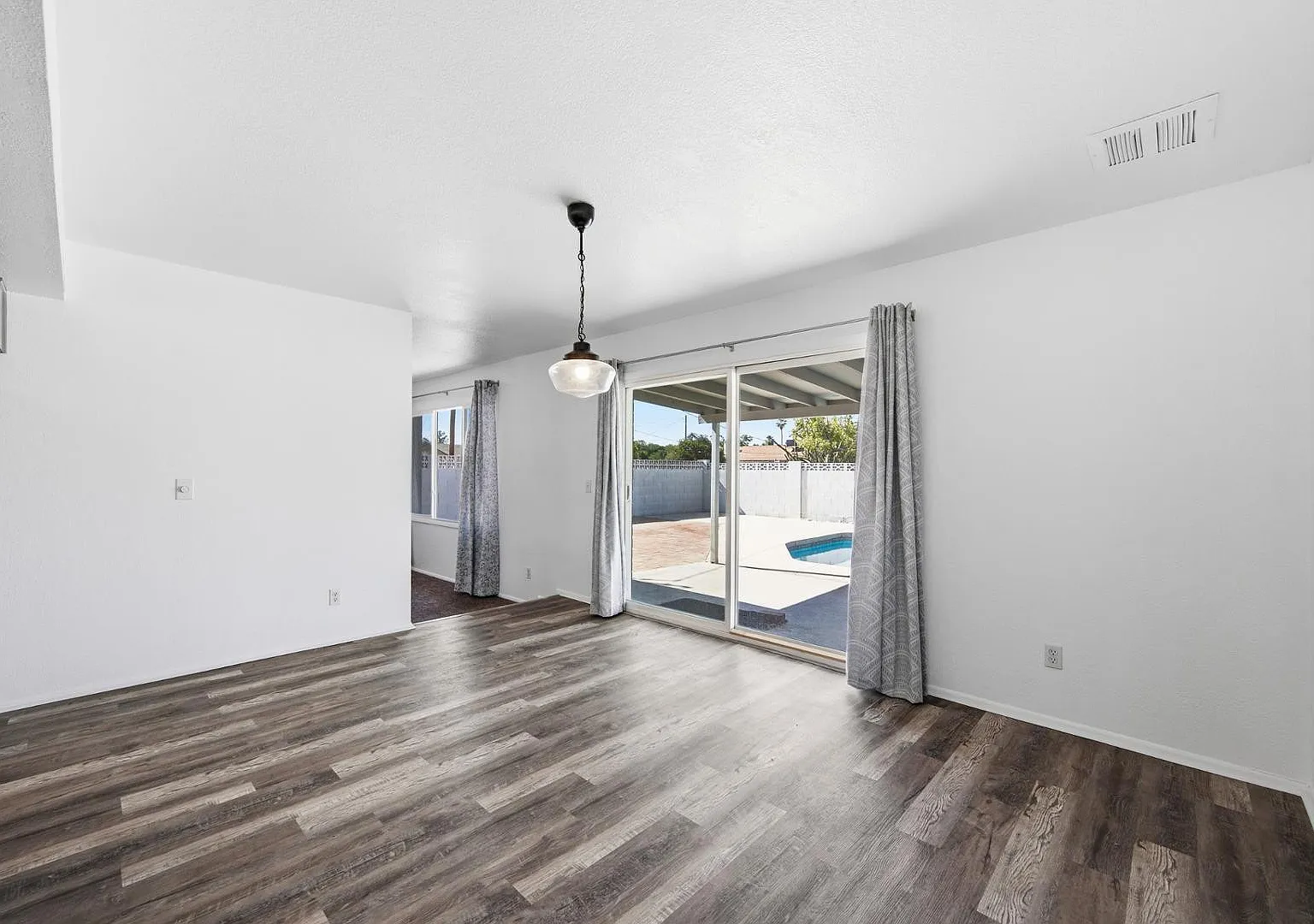 4 bed, 2.0 bath, 2102 sqft, $2,795 — Photo 2