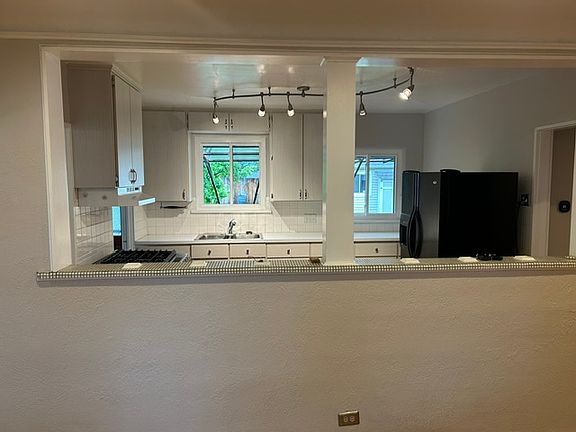 5th image of 4945 Decatur St