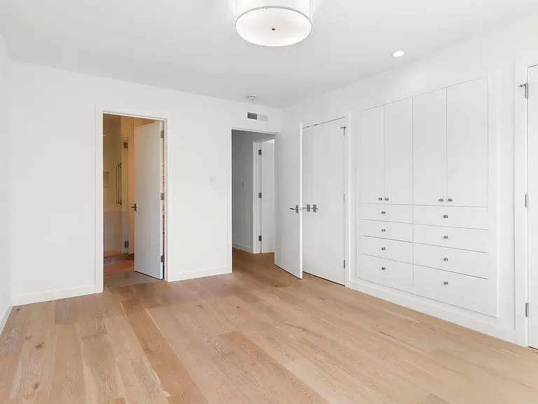 1541 Filbert St #3 — Photo 17