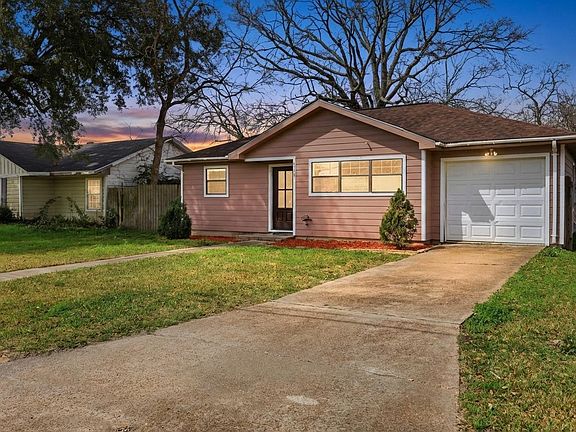 2nd image of 2110 7th St