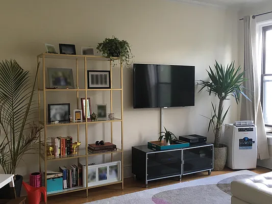 Rented by Twyford Real Estate | media 41