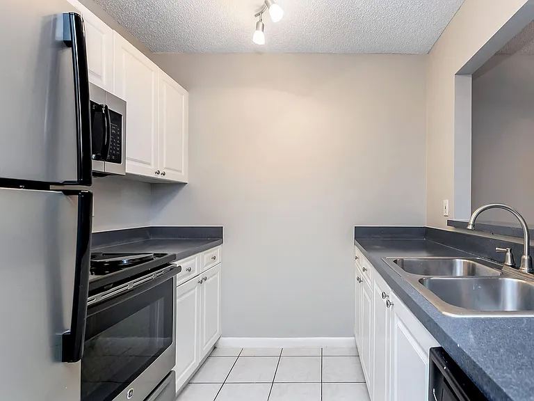 Avana Lakeview — Photo 11