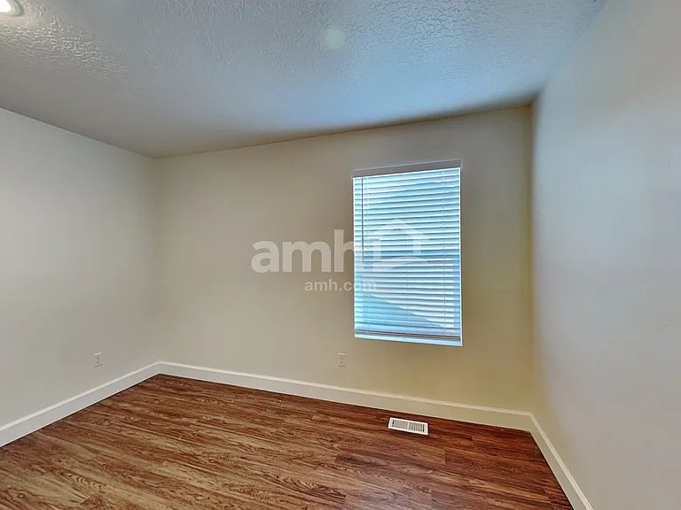 1328 E White St — Photo 23