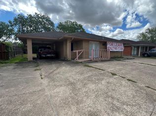 2207 Strawberry Rd, Pasadena, TX 77502