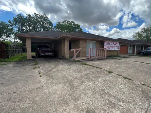 2207 Strawberry Rd, Pasadena, TX 77502