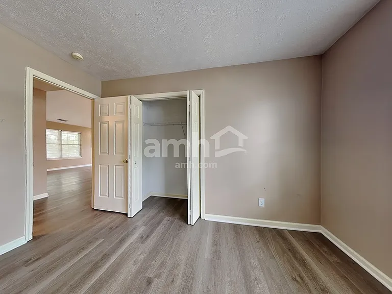 132 Warner Dr — Photo 16
