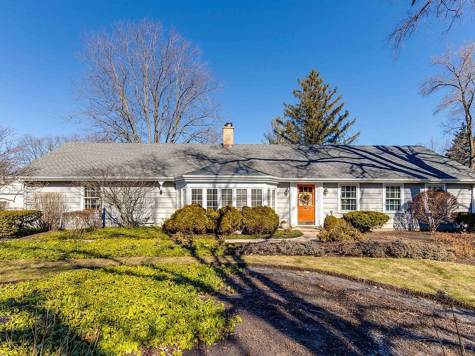 1st image of 846 Larchmont Ln
