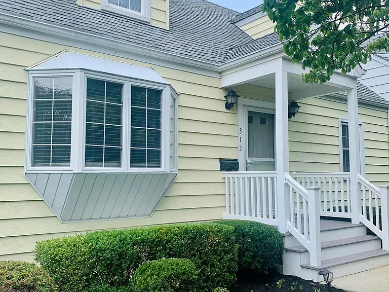 312 Salem Ave — Photo 2