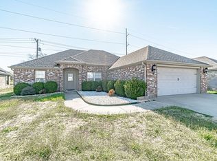 2904 SW Featherston Rd, Bentonville, AR 72713