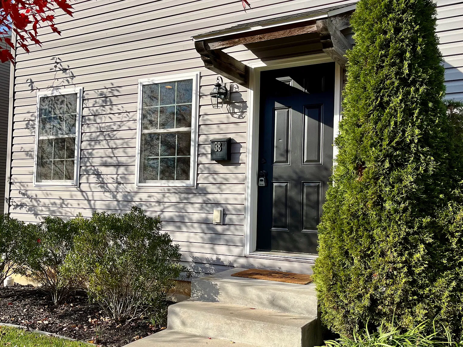 3 bed, 1.5 bath, 1300 sqft, $2,200 — Photo 1