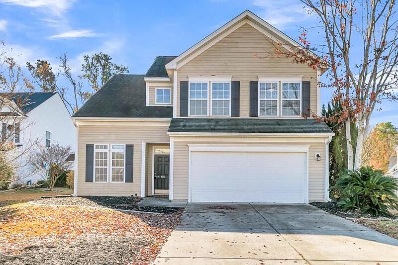 1st image of 102 Estero Ct