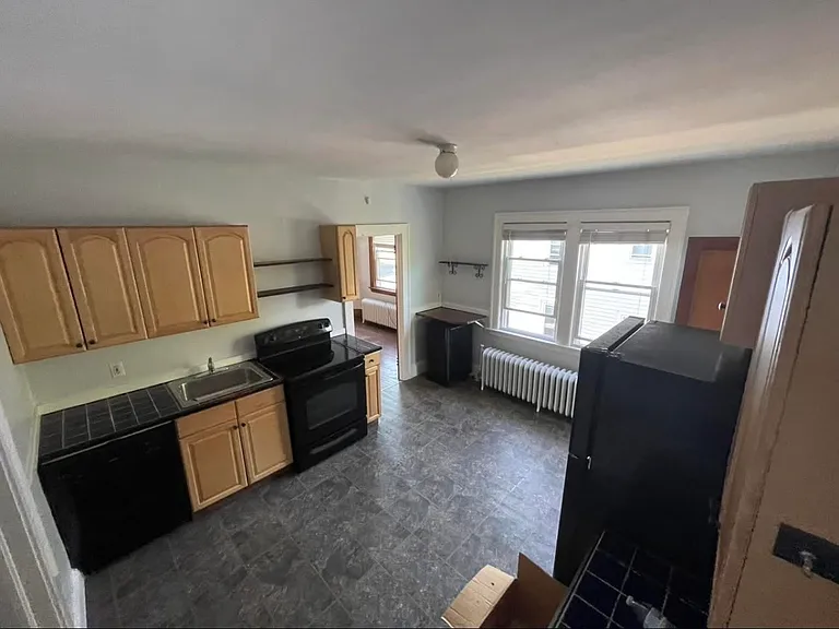 75 Sefton Dr — Photo 8