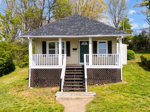702 13th St, Altavista, VA 24517