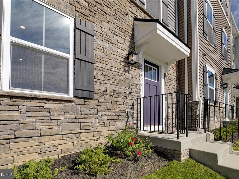 9390 Tanfield Dr — Photo 2