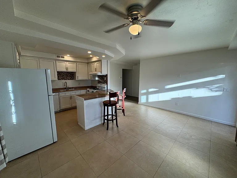 7000 Saranac St #9 — Photo 49