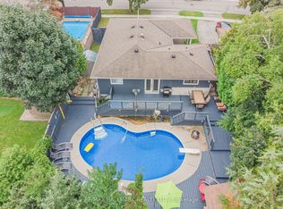 4 Devins Dr, Aurora, ON L4G 2Z1