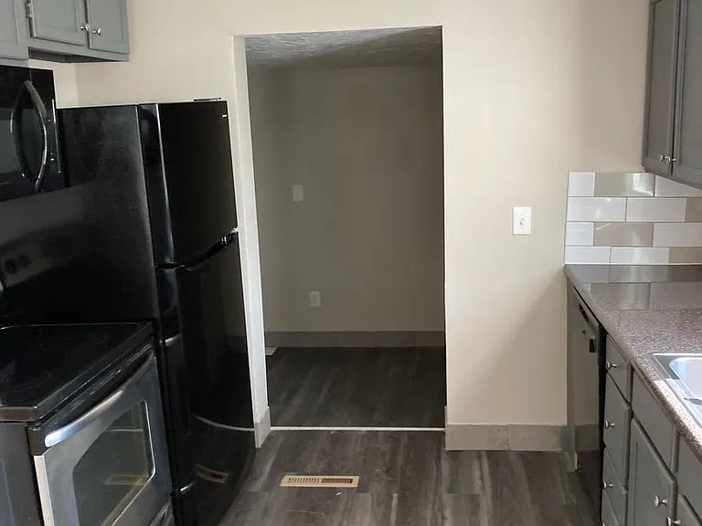 300 N Highland Ave — Photo 1
