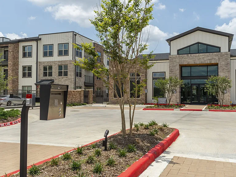 Lenox Grand West — Photo 35