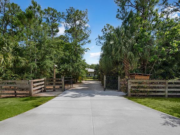 4th image of 9010 Valley Oak Place