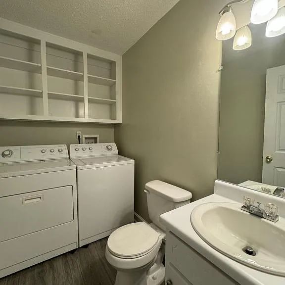 108 Woodmere Dr — Photo 3