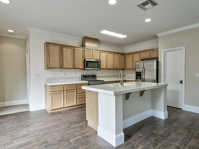 1804 Waterfall Dr — Photo 2