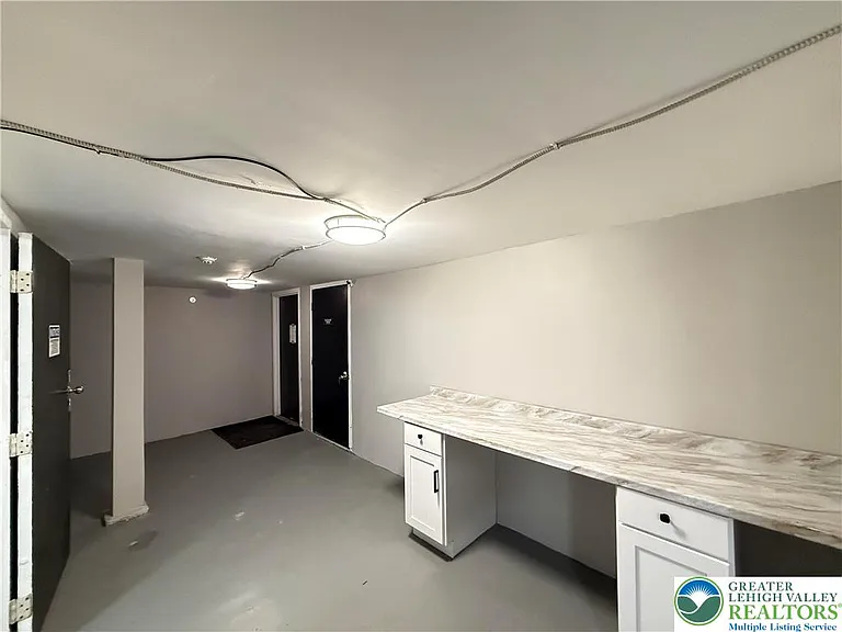 202 N 6th St #203 — Photo 14