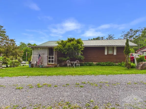123 Pool Dr, Pipestem, WV 25979