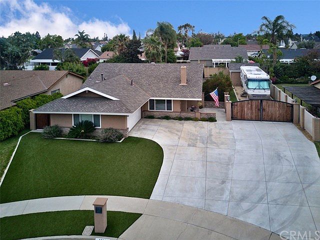 2nd image of 16922 Norfolk Cir