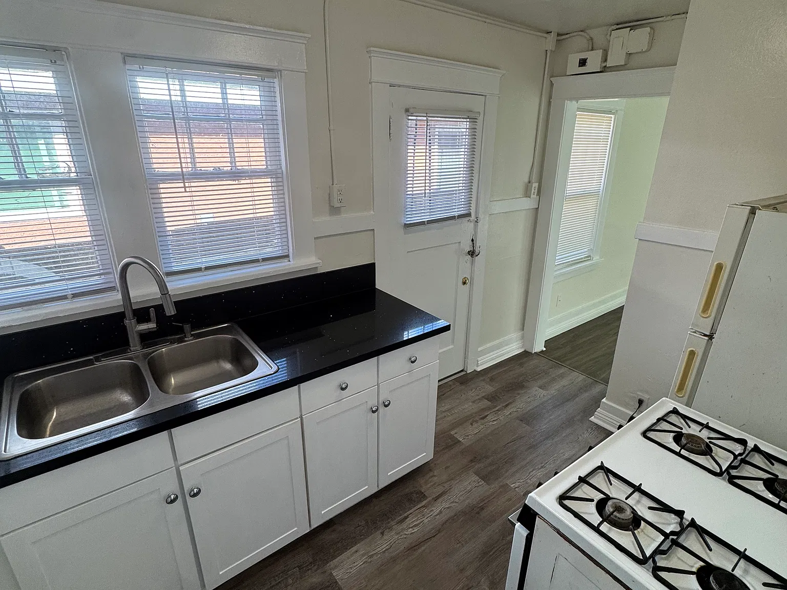 Studio, 400 sqft, $1,375 — Photo 4