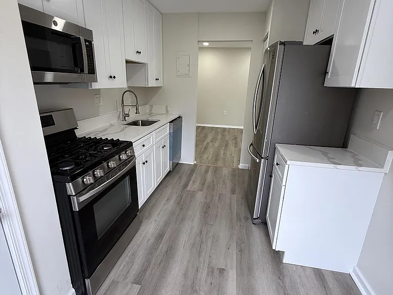 5608 Bloomfield Dr #201 — Photo 7