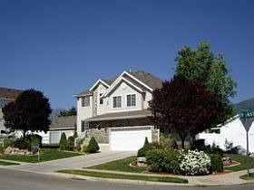 side view w/ rv parking/ fully vinyl fenced